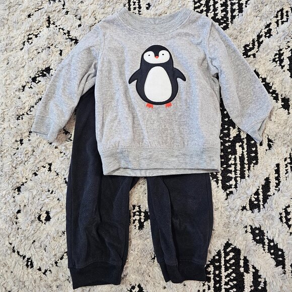 Carter's  Baby Boy 2 piece Fleece Penguin Jogger Set size 12 M - Picture 1 of 6